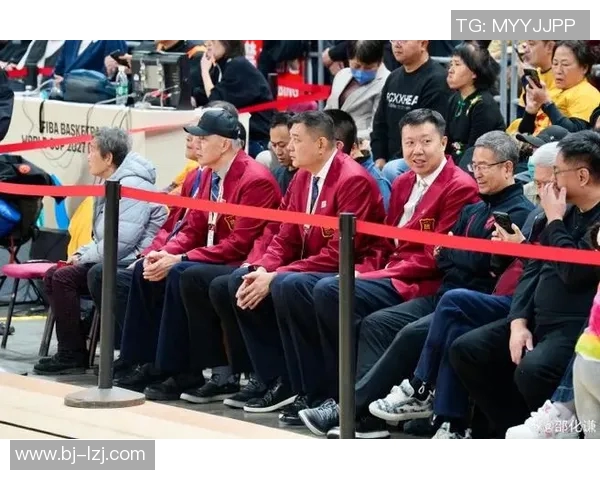 中国男篮迎战南非队全力争胜展现实力与团队精神