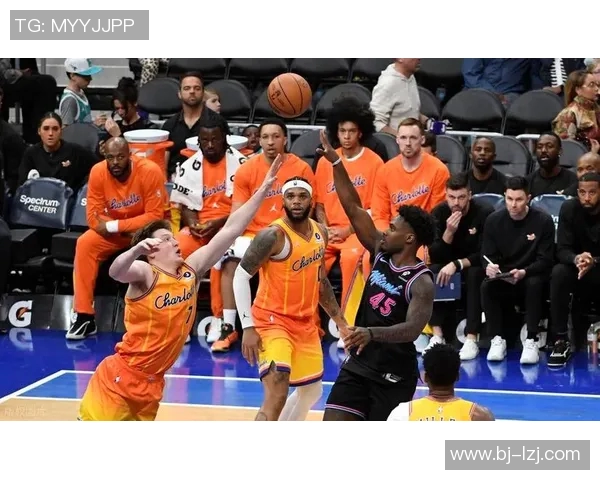 热火与黄蜂精彩对决全场录像回顾1029赛事亮点分析与精彩瞬间分享